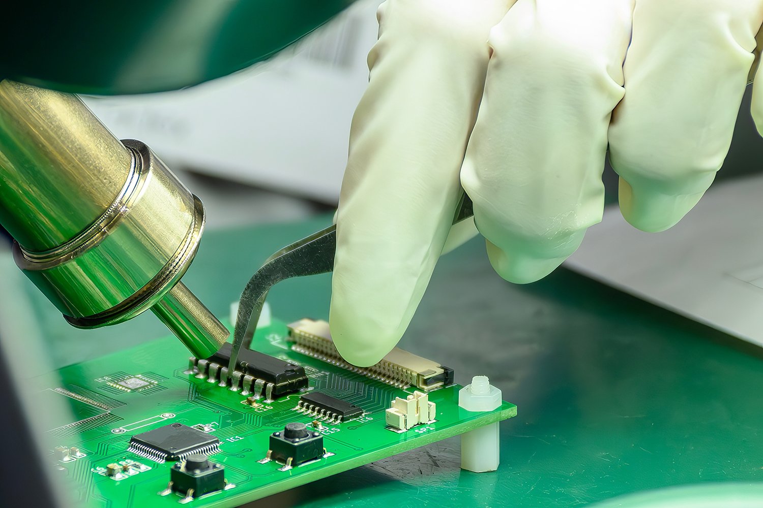 HiroseElectric_Blog_Solder_Image1_062025-1